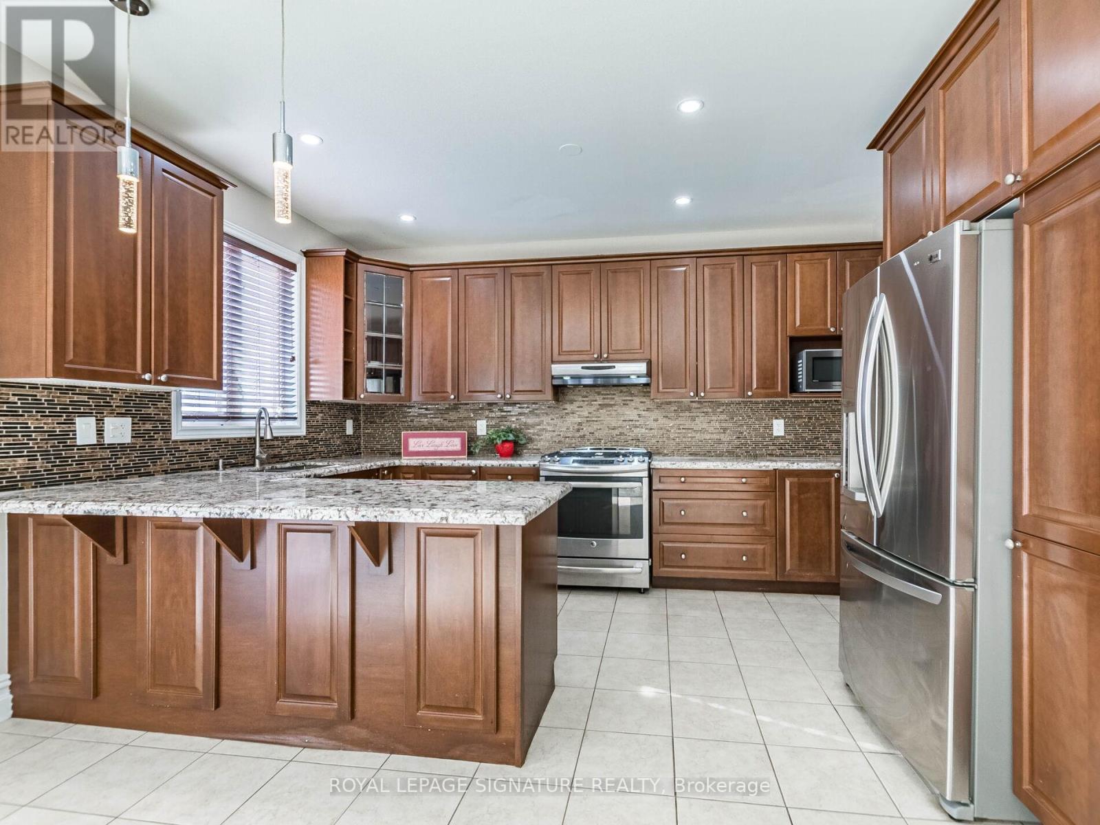 521 Bussel Crescent, Milton, Ontario  L9T 0W8 - Photo 16 - W12764002