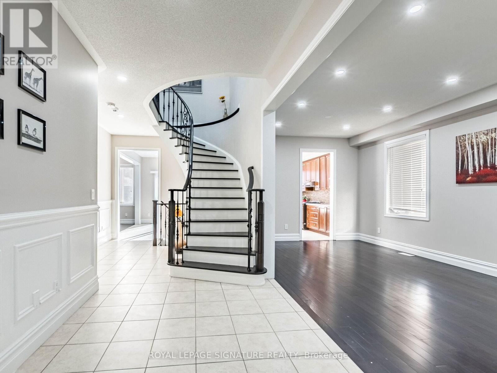 521 Bussel Crescent, Milton, Ontario  L9T 0W8 - Photo 5 - W12764002