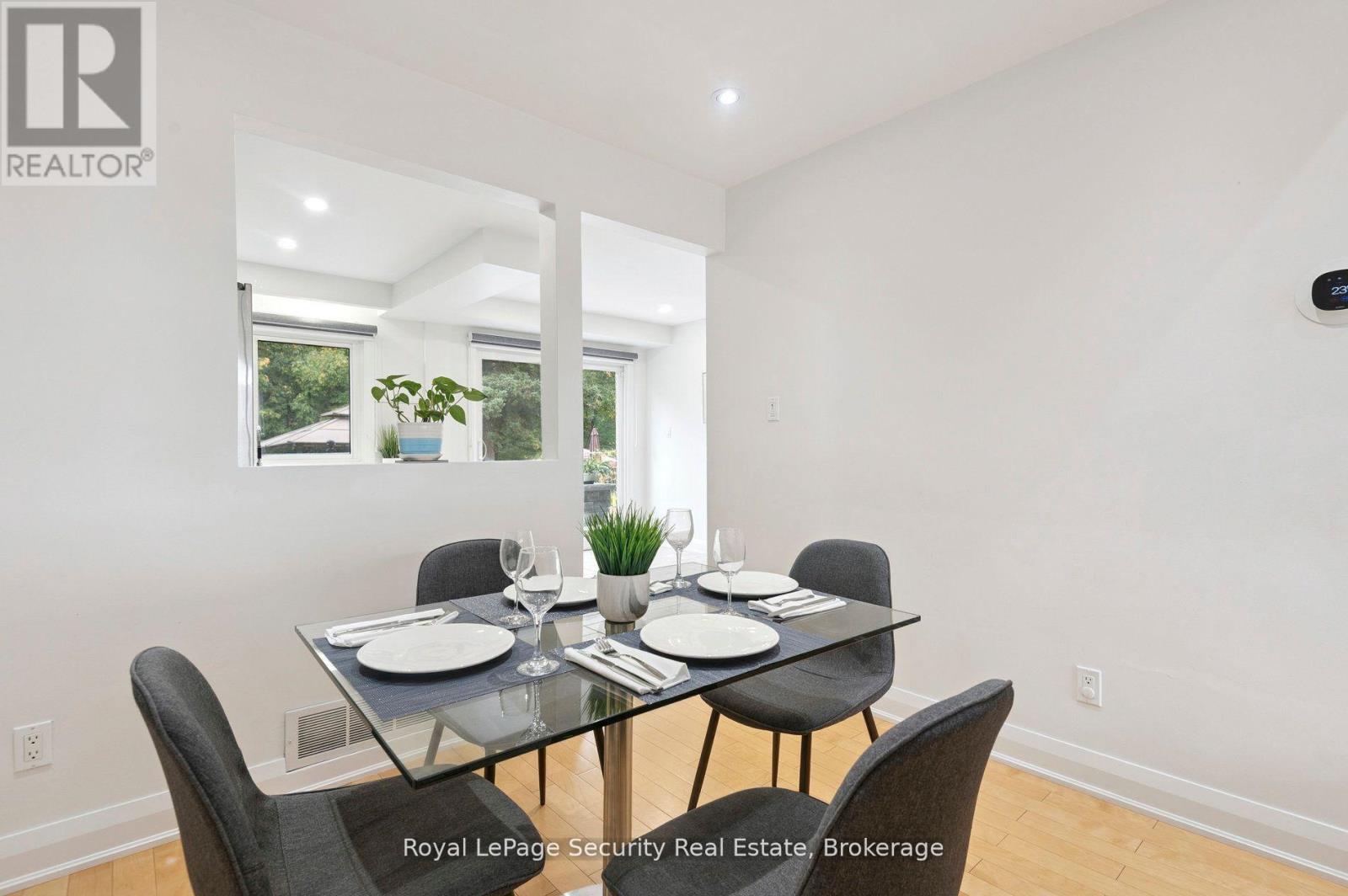 128 Sentinel Road W, Toronto, Ontario  M3J 1T2 - Photo 11 - W12764034