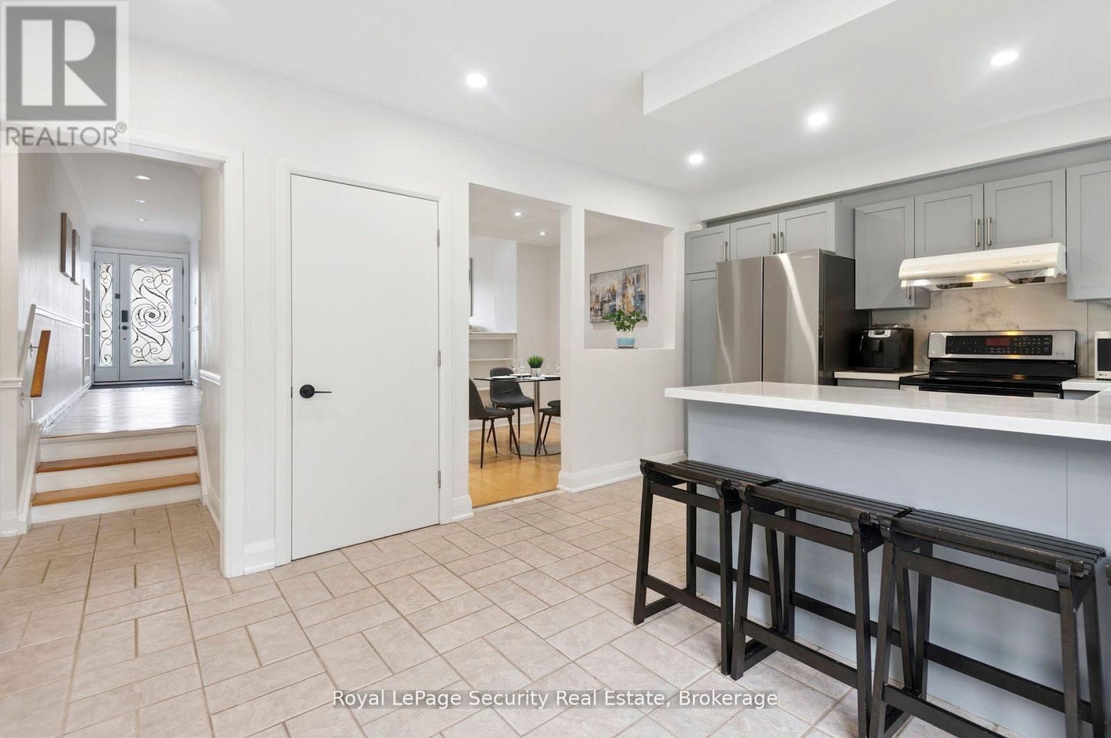 128 Sentinel Road W, Toronto, Ontario  M3J 1T2 - Photo 14 - W12764034