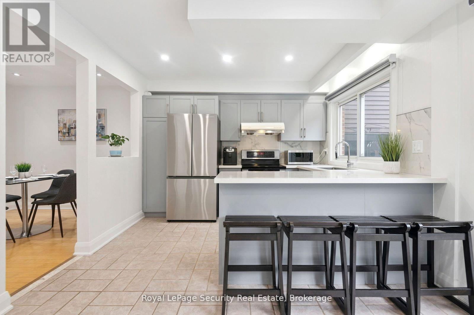 128 Sentinel Road W, Toronto, Ontario  M3J 1T2 - Photo 15 - W12764034