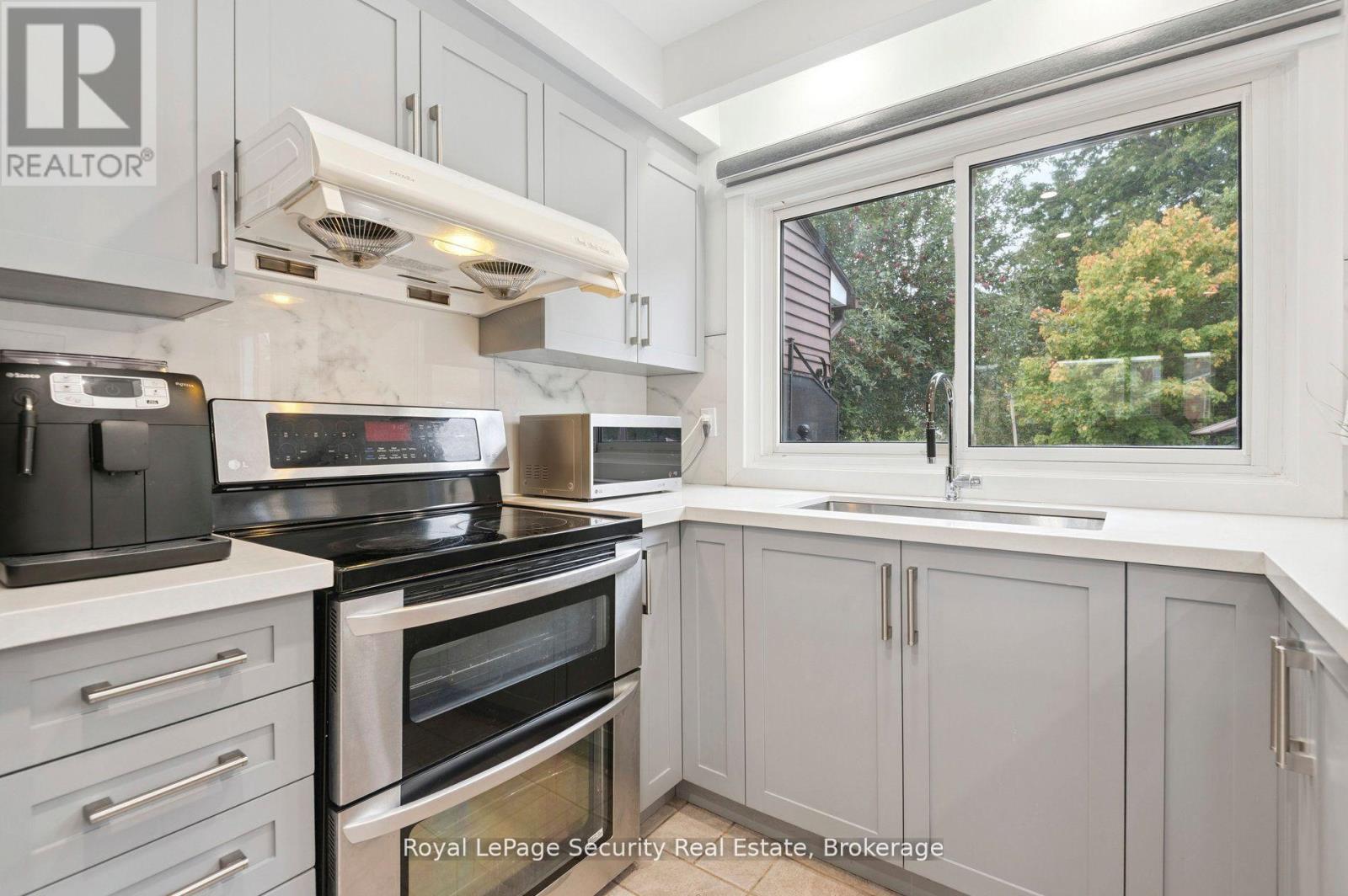 128 Sentinel Road W, Toronto, Ontario  M3J 1T2 - Photo 16 - W12764034