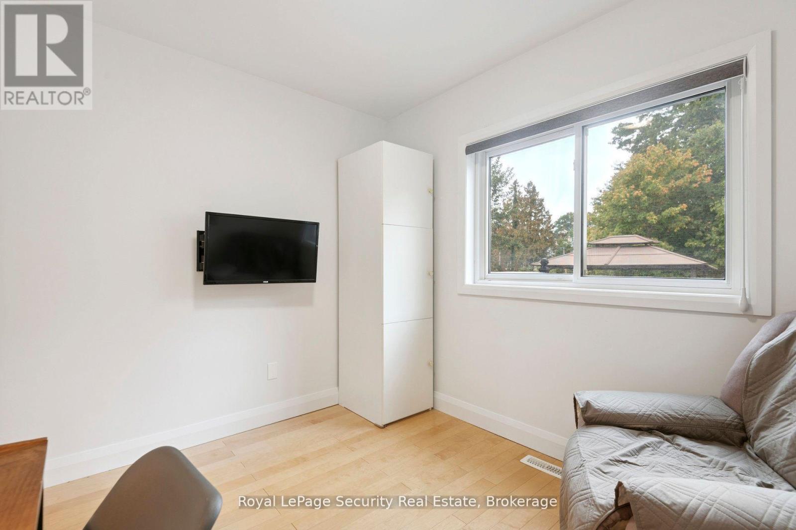 128 Sentinel Road W, Toronto, Ontario  M3J 1T2 - Photo 23 - W12764034