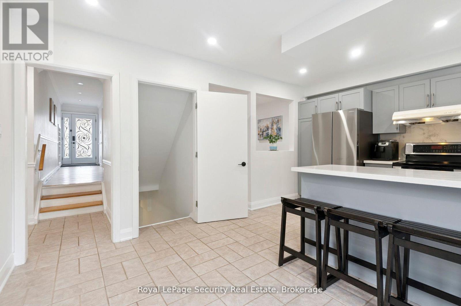 128 Sentinel Road W, Toronto, Ontario  M3J 1T2 - Photo 33 - W12764034