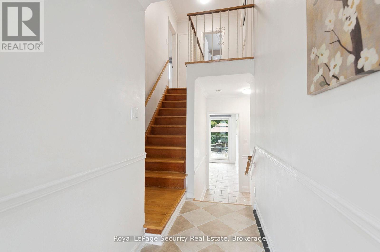 128 Sentinel Road W, Toronto, Ontario  M3J 1T2 - Photo 4 - W12764034