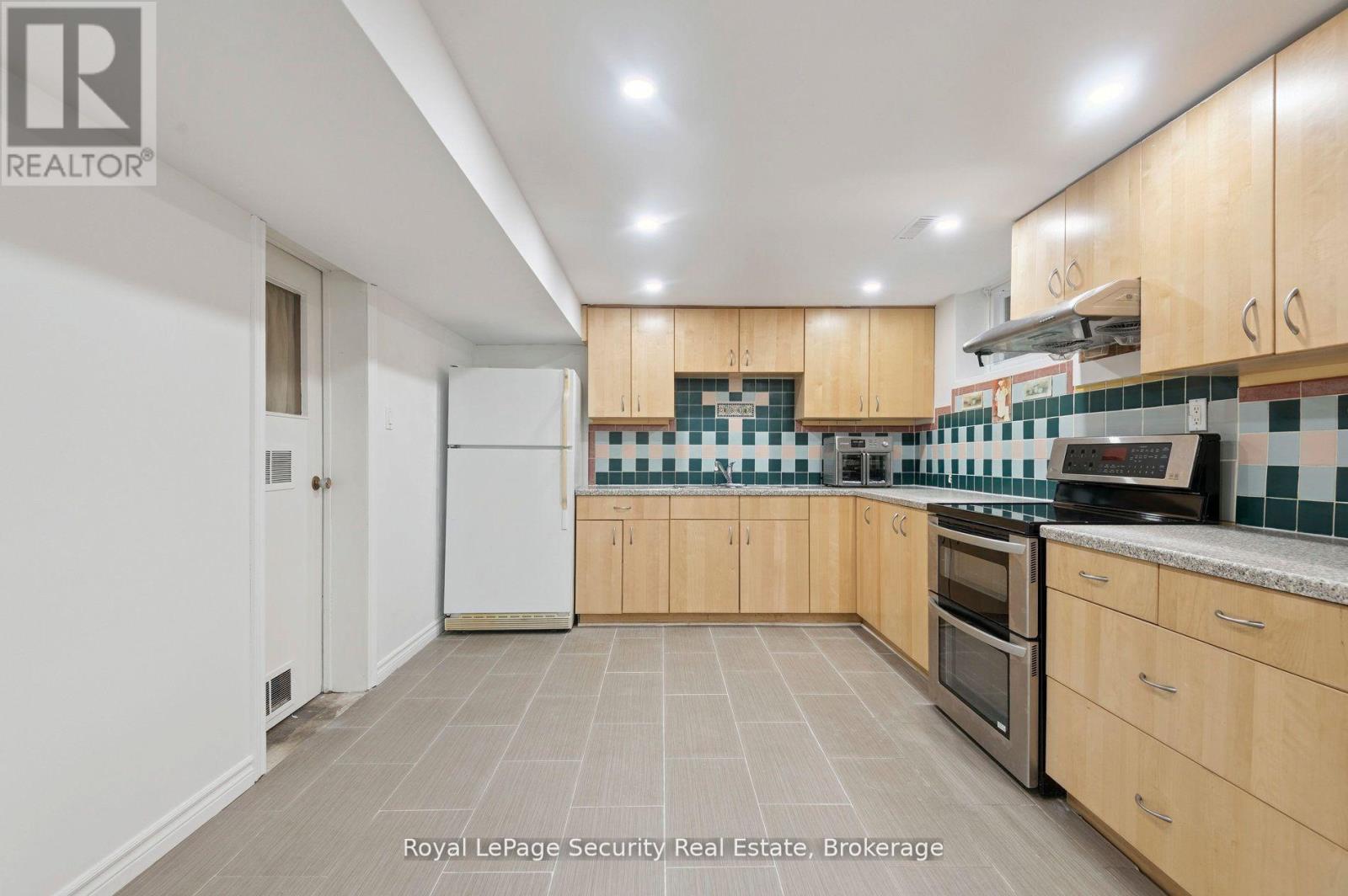 128 Sentinel Road W, Toronto, Ontario  M3J 1T2 - Photo 40 - W12764034