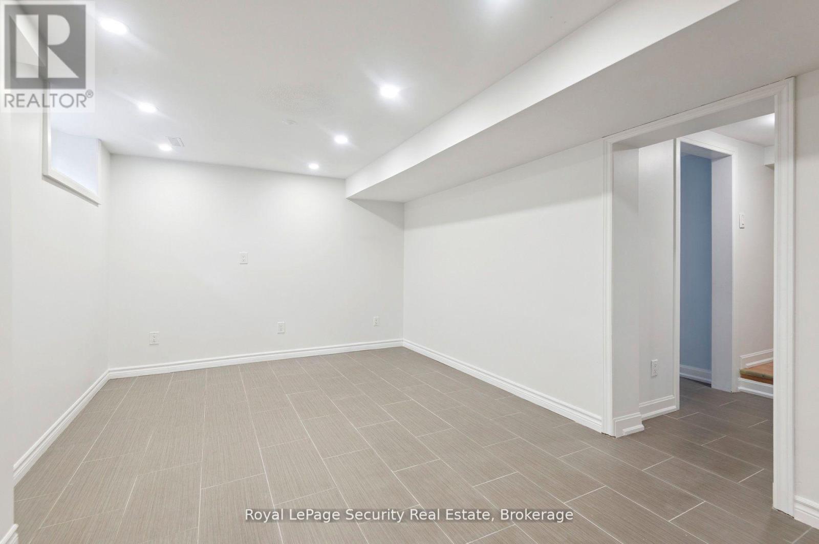 128 Sentinel Road W, Toronto, Ontario  M3J 1T2 - Photo 43 - W12764034