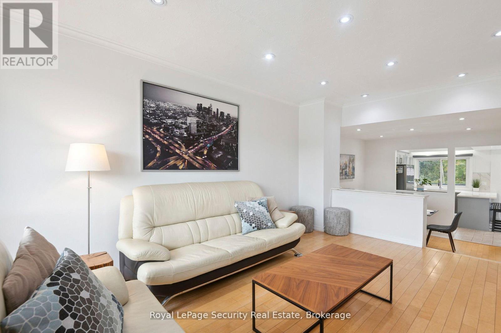 128 Sentinel Road W, Toronto, Ontario  M3J 1T2 - Photo 7 - W12764034