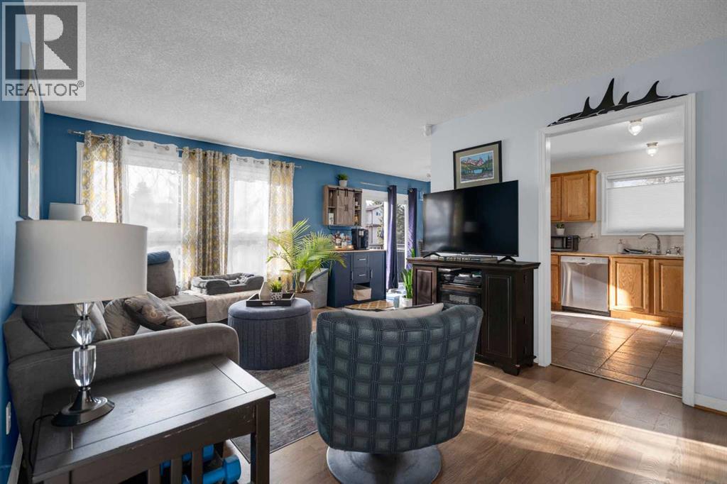 3 Booth Crescent, Irricana, Alberta  T0M 1B0 - Photo 4 - A2271336