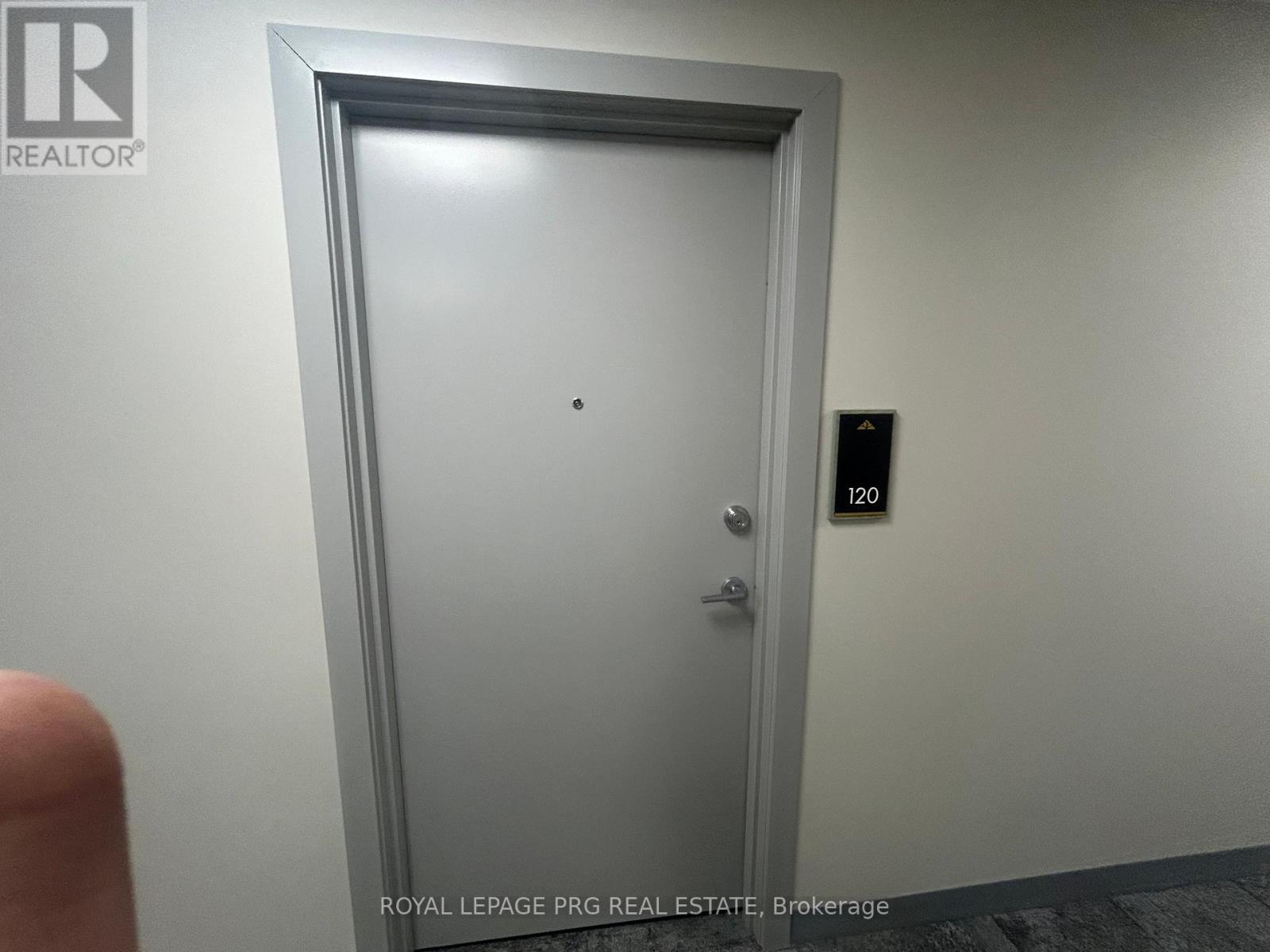 120 - 1100 Lackner Place, Kitchener, Ontario  N2A 0M1 - Photo 2 - X12764040