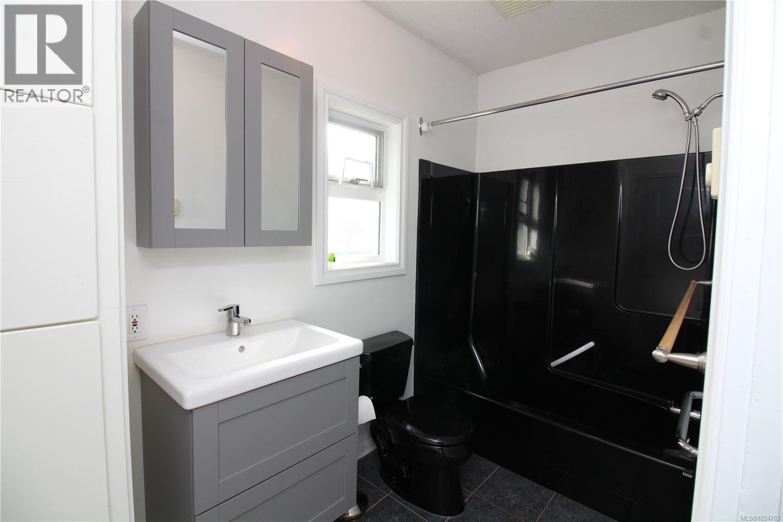 525 Gatacre St, Ladysmith, British Columbia  V9G 1A3 - Photo 8 - 1024763