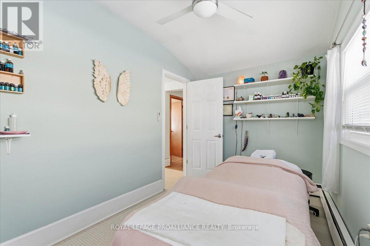 17 King Street, Prince Edward County (Picton Ward), Ontario  K0K 2T0 - Photo 20 - X12763532