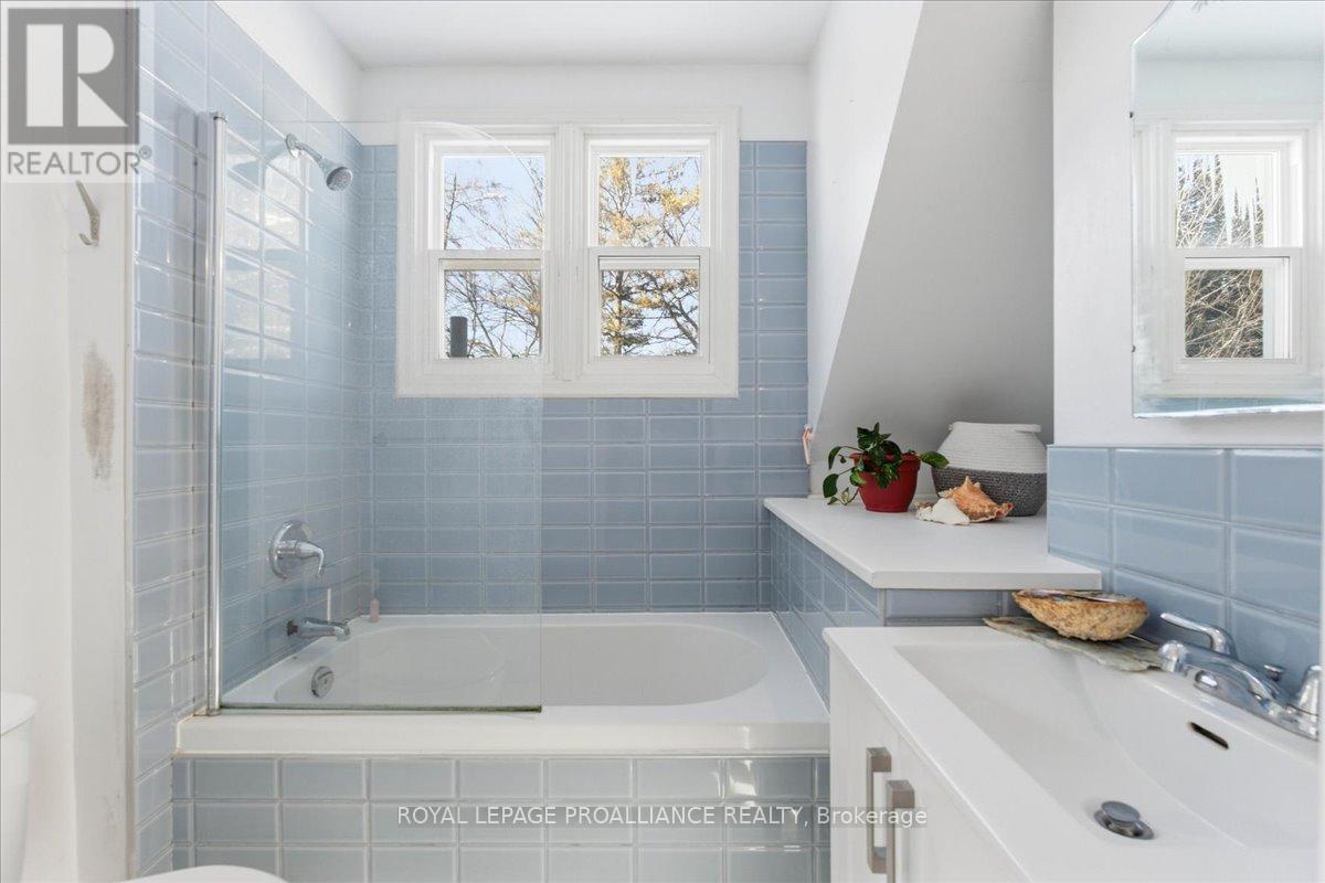 17 King Street, Prince Edward County (Picton Ward), Ontario  K0K 2T0 - Photo 26 - X12763532