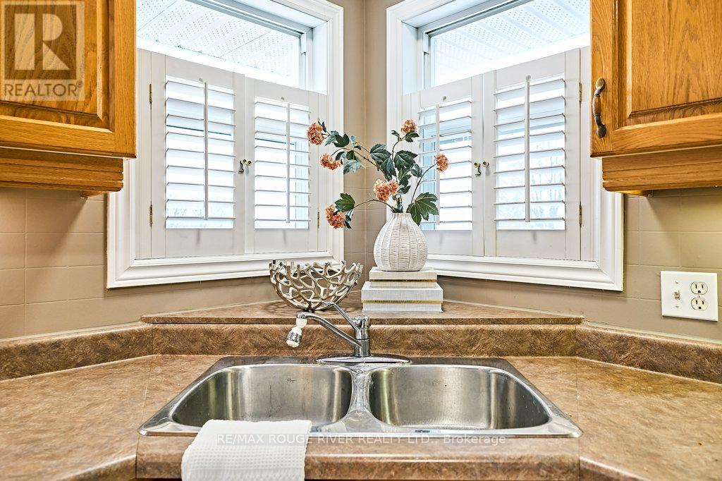 26 Eakins Crescent, Kawartha Lakes, Ontario  K9V 6J9 - Photo 18 - X12764074