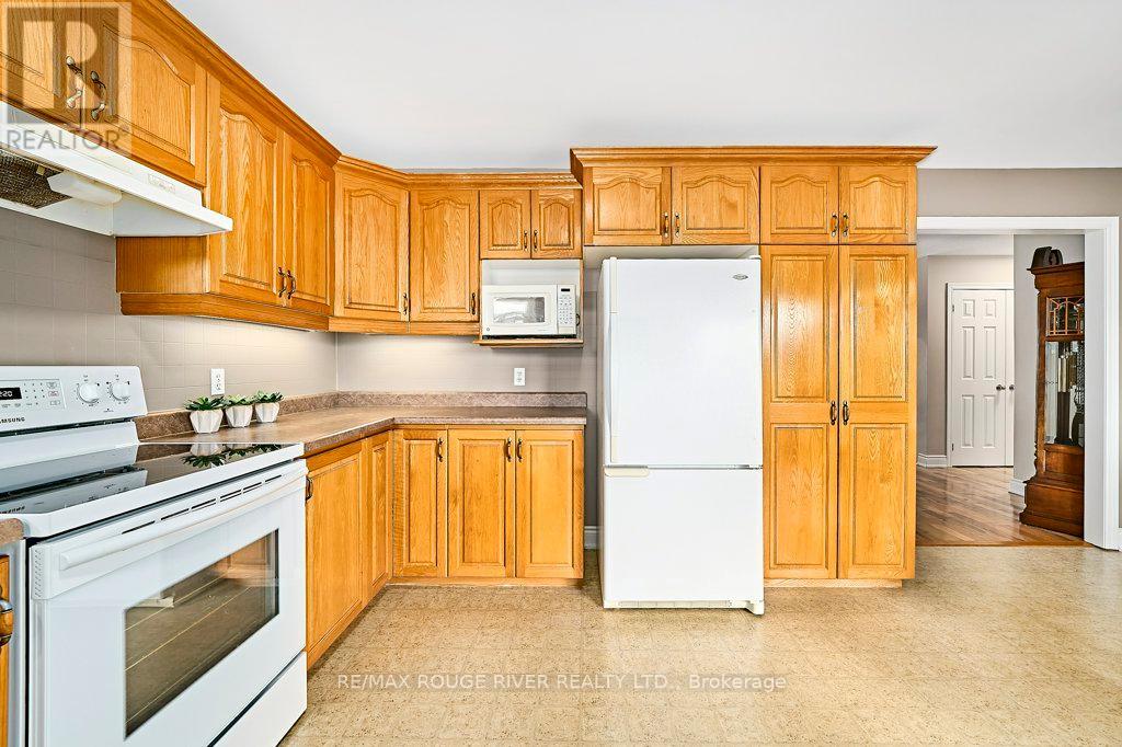 26 Eakins Crescent, Kawartha Lakes, Ontario  K9V 6J9 - Photo 19 - X12764074