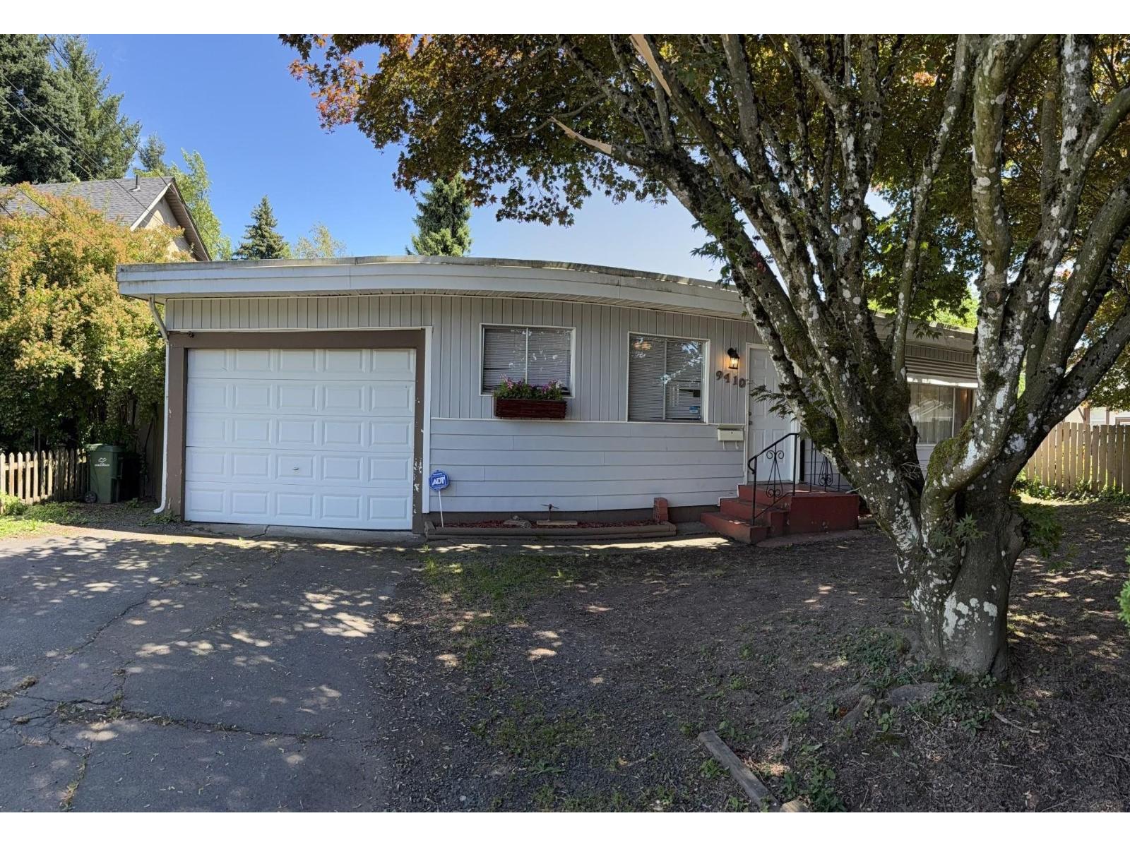 9410 Corbould Street, Chilliwack Proper West, Chilliwack, British Columbia  V2P 3Z9 - Photo 1 - R3087138