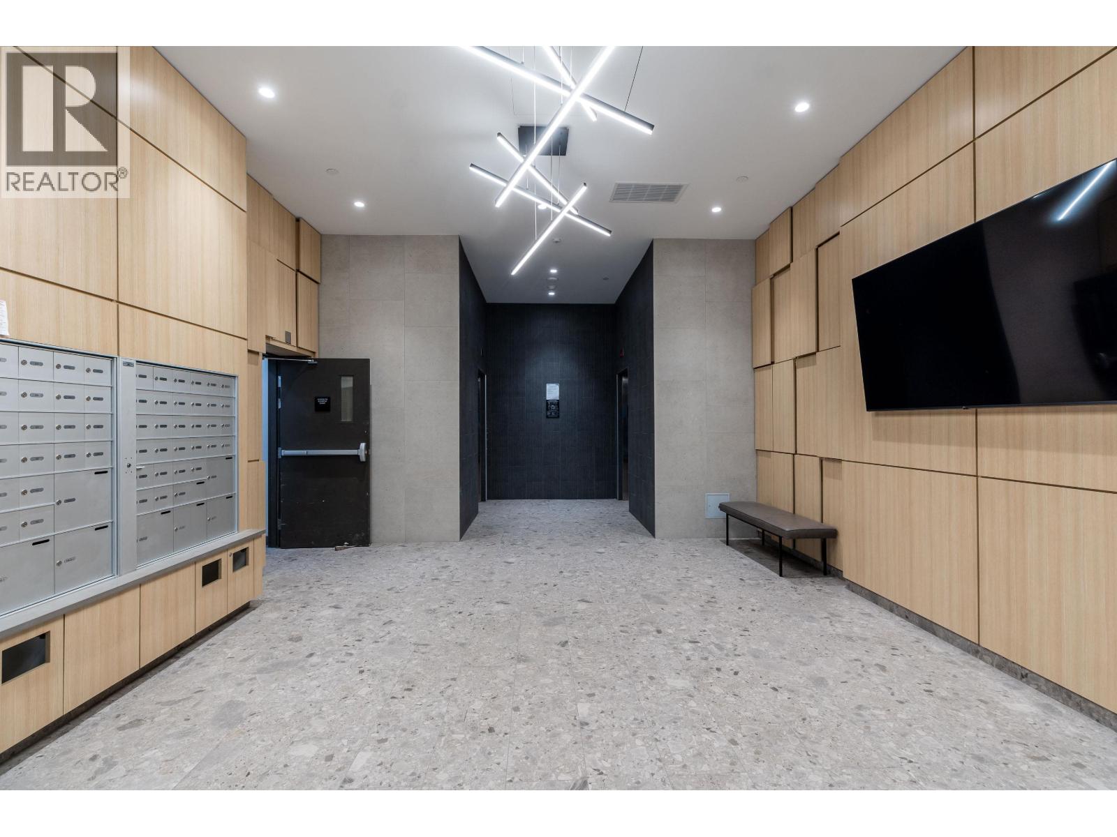 1003 2992 Glen Drive, Coquitlam, British Columbia  V3B 0V2 - Photo 8 - C8075752