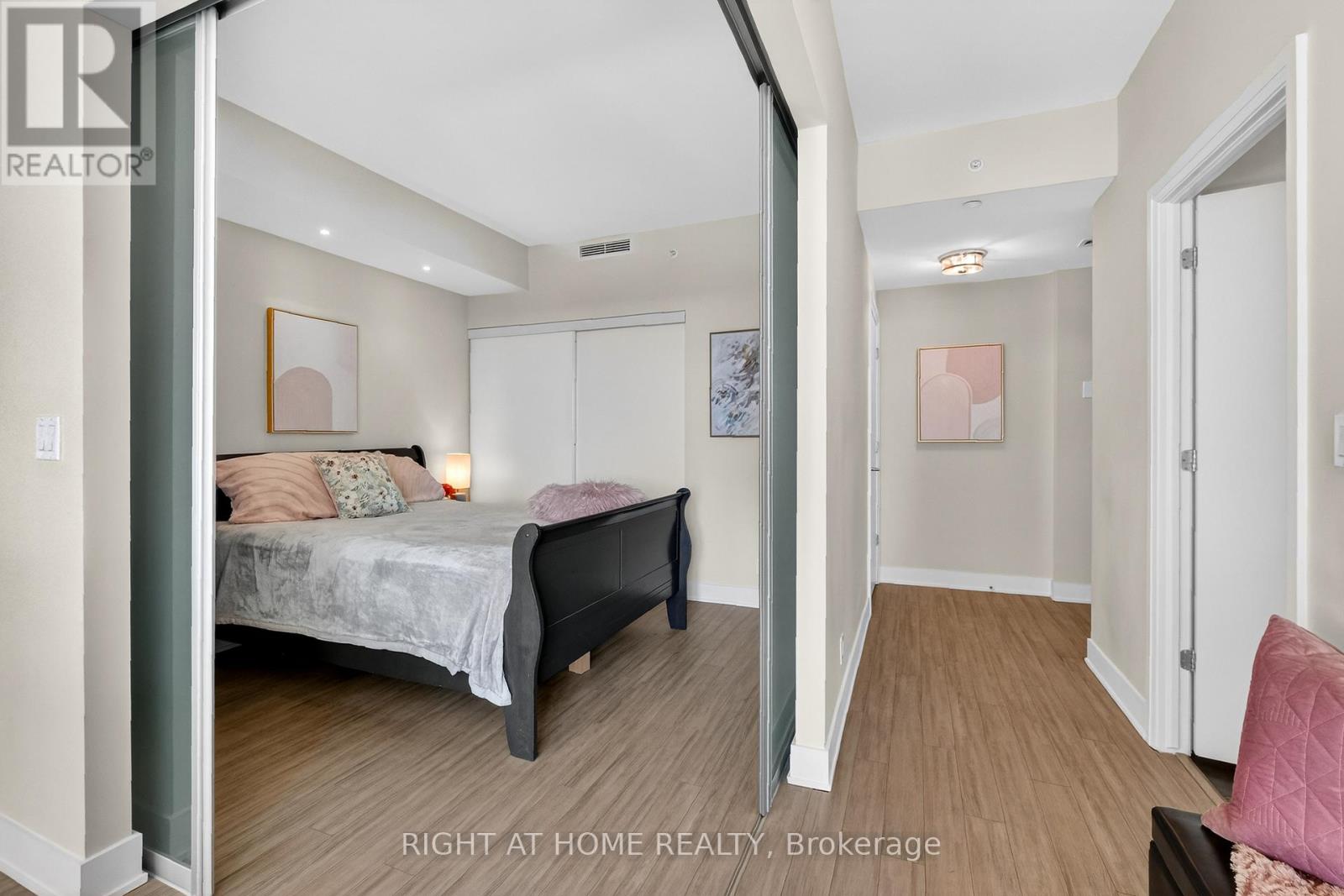 806 - 118 Holmwood Avenue, Ottawa, Ontario  K1S 2P4 - Photo 20 - X12764094