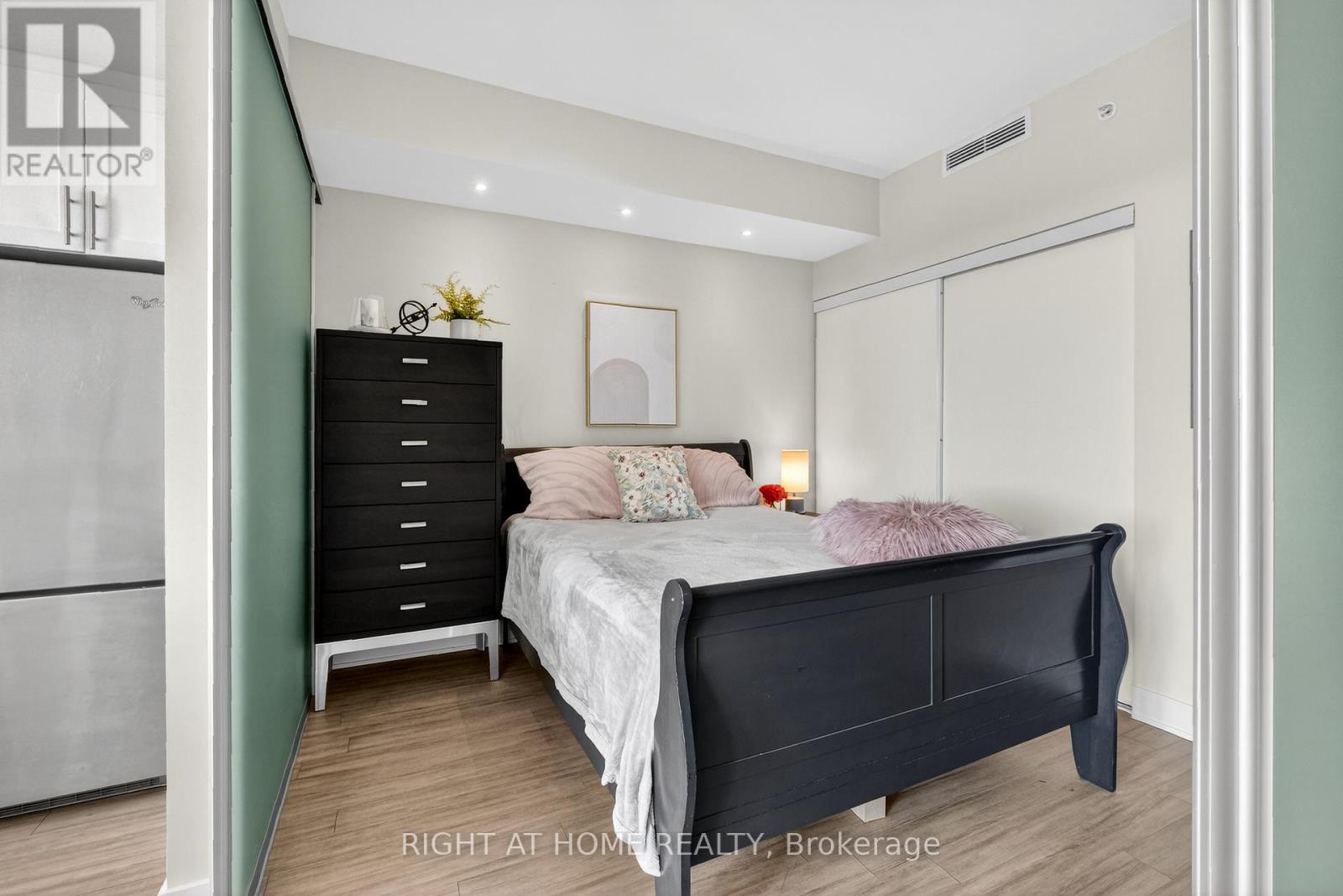 806 - 118 Holmwood Avenue, Ottawa, Ontario  K1S 2P4 - Photo 21 - X12764094