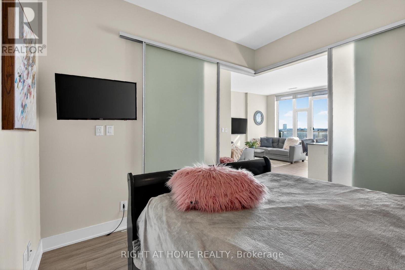 806 - 118 Holmwood Avenue, Ottawa, Ontario  K1S 2P4 - Photo 23 - X12764094