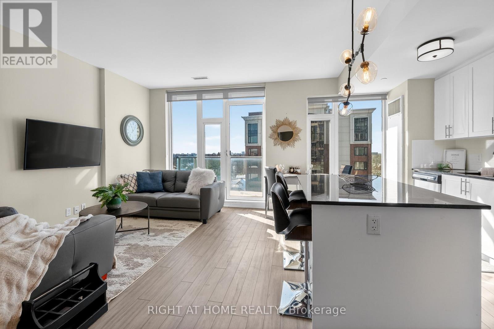 806 - 118 Holmwood Avenue, Ottawa, Ontario  K1S 2P4 - Photo 8 - X12764094