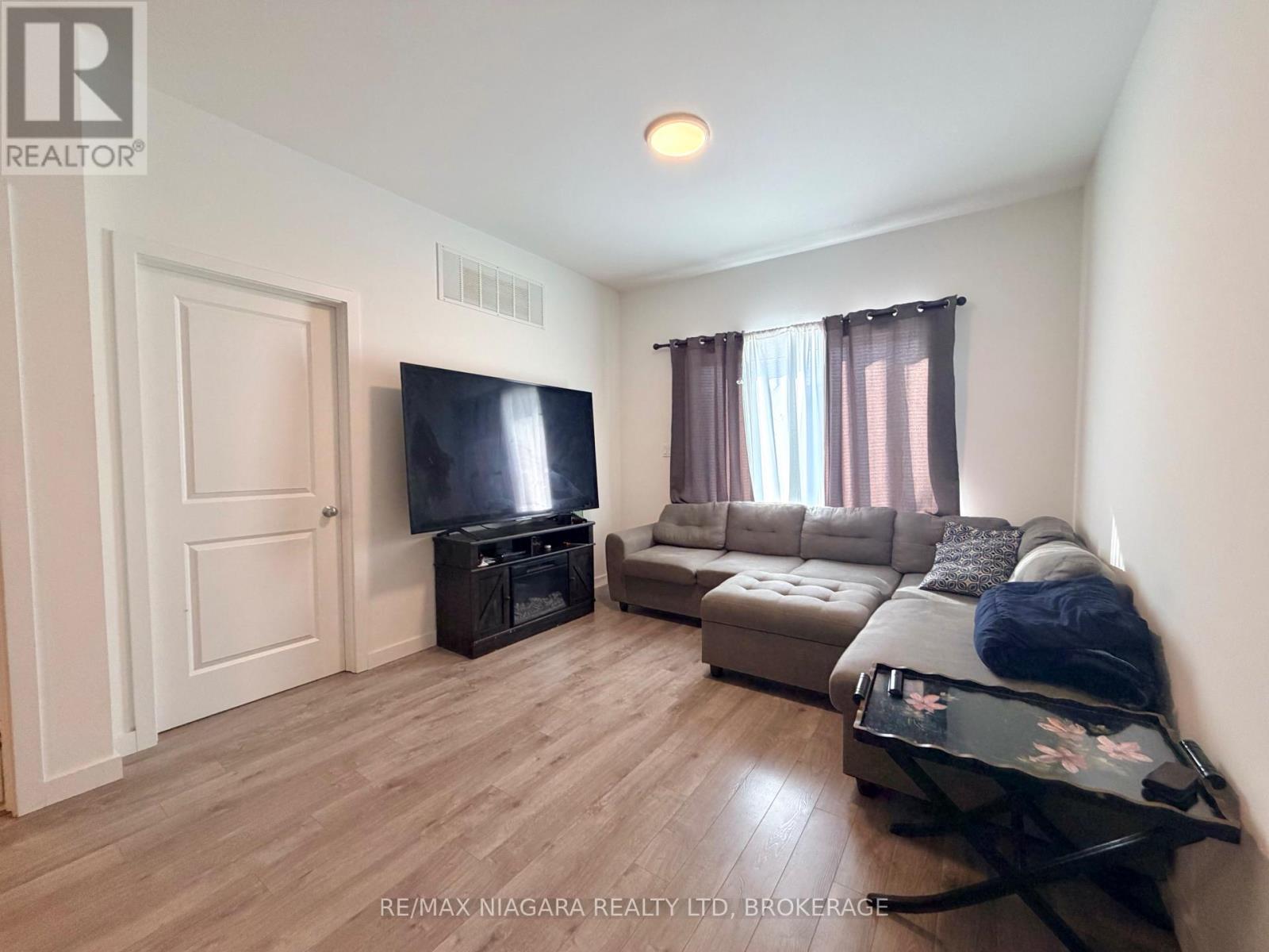 29 Waterleaf Trail, Welland, Ontario  L3C 0H6 - Photo 4 - X12764152