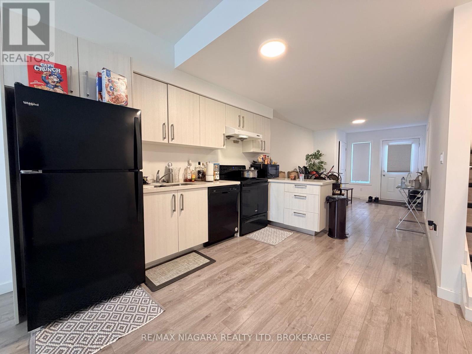 29 Waterleaf Trail, Welland, Ontario  L3C 0H6 - Photo 7 - X12764152