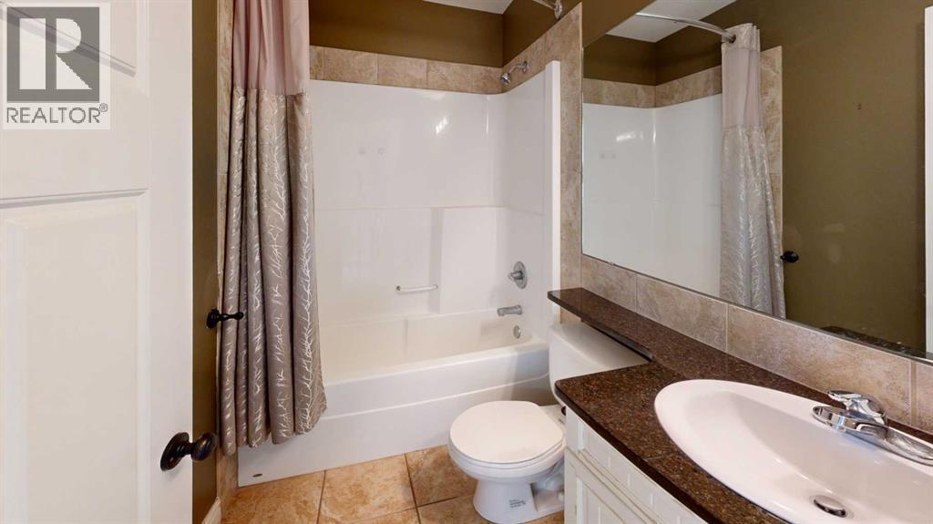 855 Mt Sundance Manor W, Lethbridge, Alberta  T1J 1X5 - Photo 3 - A2284366