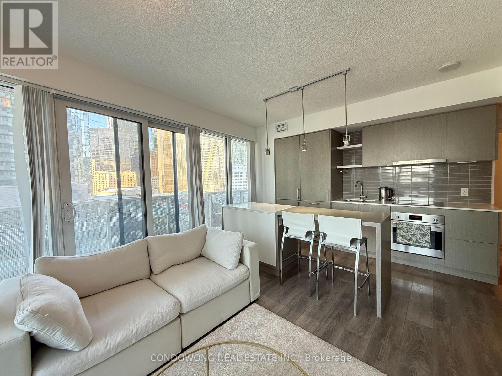 1402 - 100 Harbour St Street, Toronto, Ontario  M5J 0B5 - Photo 1 - C12764118