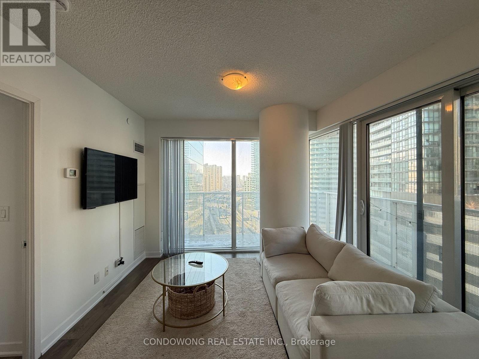 1402 - 100 Harbour St Street, Toronto, Ontario  M5J 0B5 - Photo 4 - C12764118