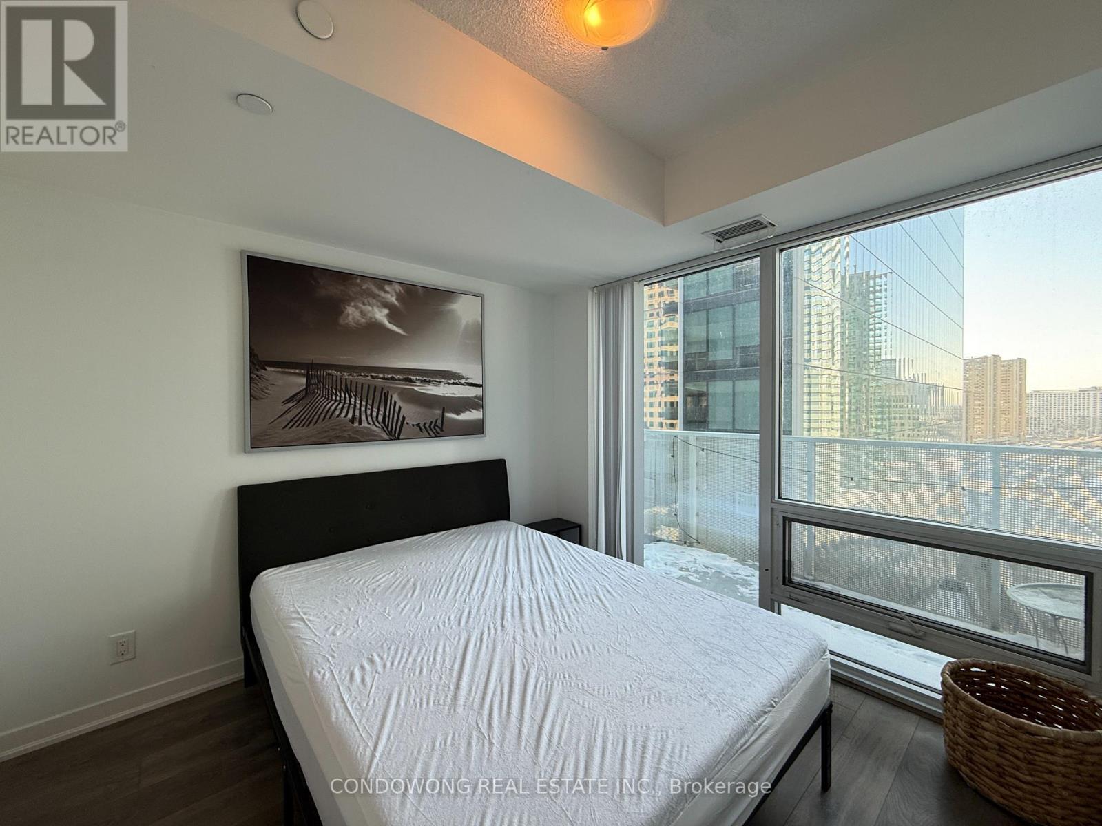 1402 - 100 Harbour St Street, Toronto, Ontario  M5J 0B5 - Photo 6 - C12764118