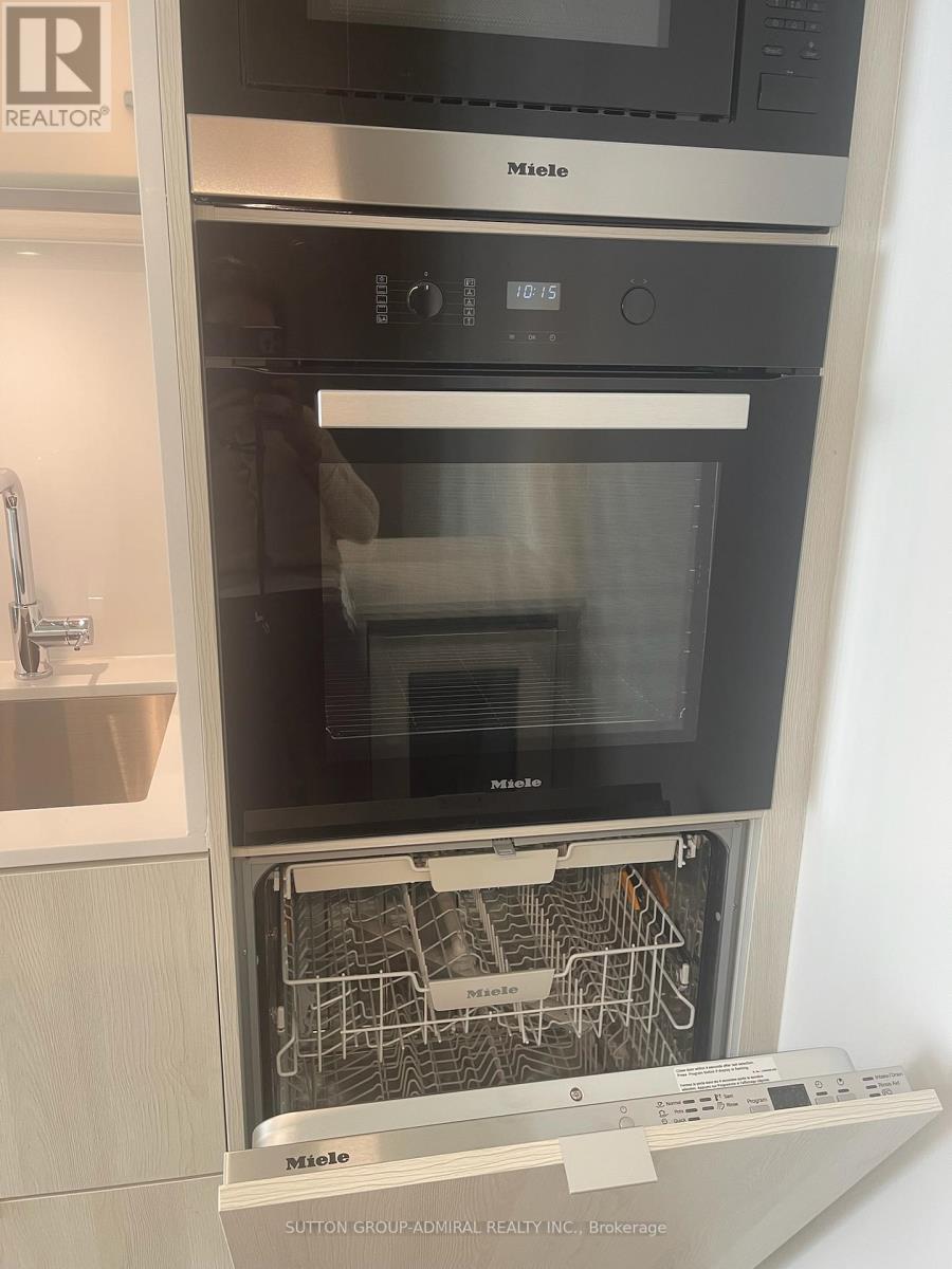 3505 - 11 Yorkville Avenue, Toronto, Ontario  M4W 0B7 - Photo 7 - C12764130