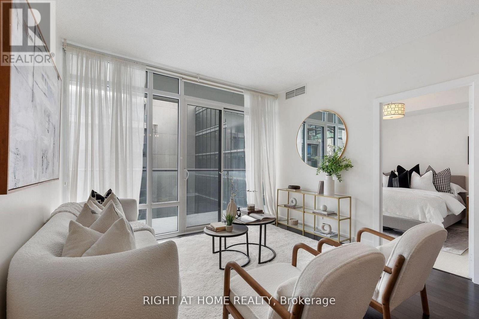 732 - 90 Stadium Road, Toronto, Ontario  M5V 3W5 - Photo 2 - C12764164