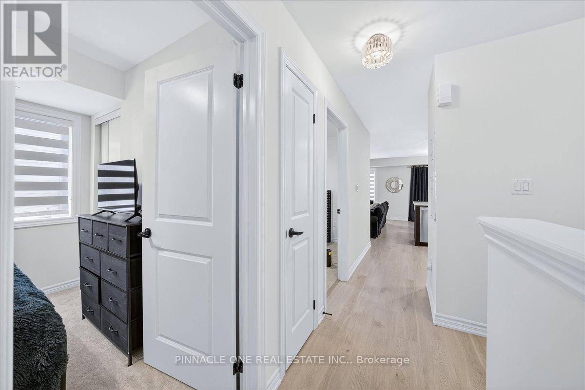 4 - 41 Pumpkin Corner Crescent, Barrie, Ontario  L9J 0C2 - Photo 18 - S12764066