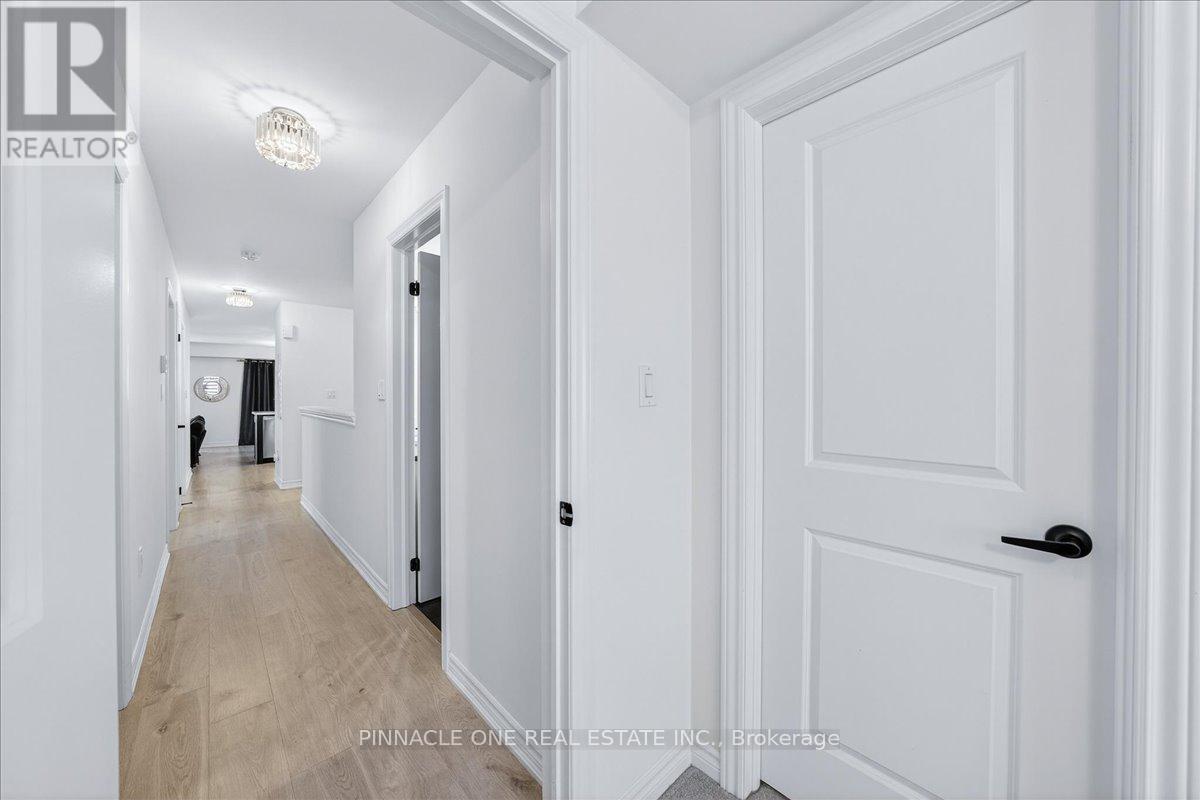 4 - 41 Pumpkin Corner Crescent, Barrie, Ontario  L9J 0C2 - Photo 20 - S12764066