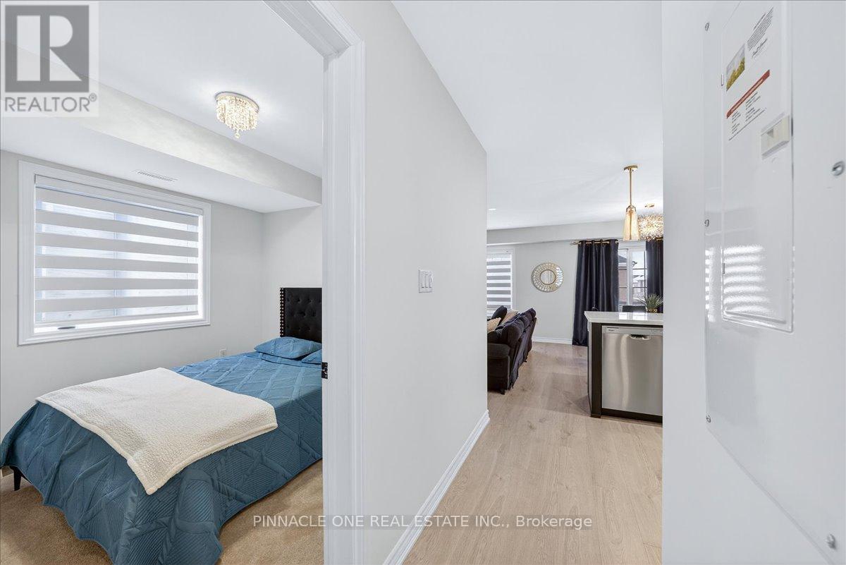 4 - 41 Pumpkin Corner Crescent, Barrie, Ontario  L9J 0C2 - Photo 24 - S12764066