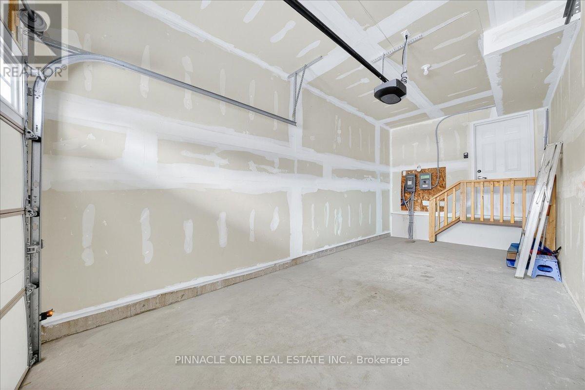 4 - 41 Pumpkin Corner Crescent, Barrie, Ontario  L9J 0C2 - Photo 32 - S12764066