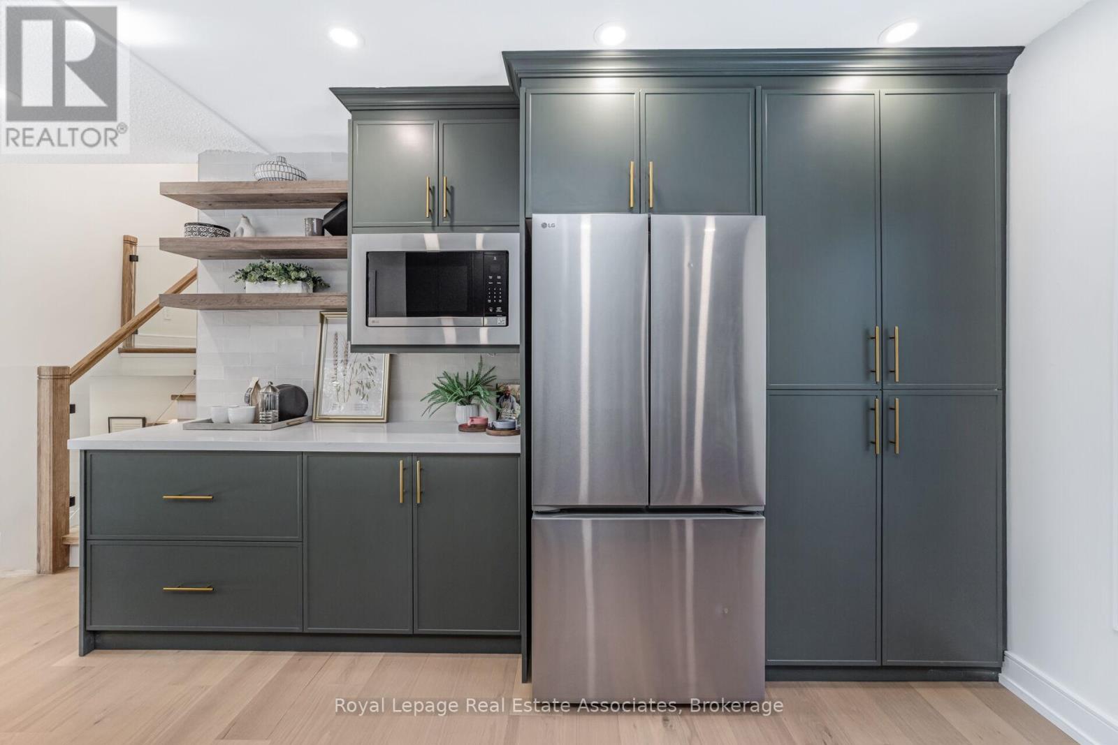 471 Valhalla Court, Oakville, Ontario  L6L 5M5 - Photo 16 - W12763916