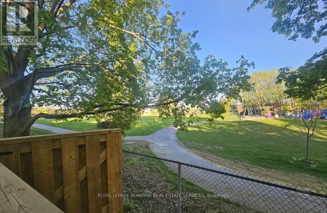 18 - 2185 Fairchild Boulevard, Burlington, Ontario  L7P 3P6 - Photo 4 - W12764088