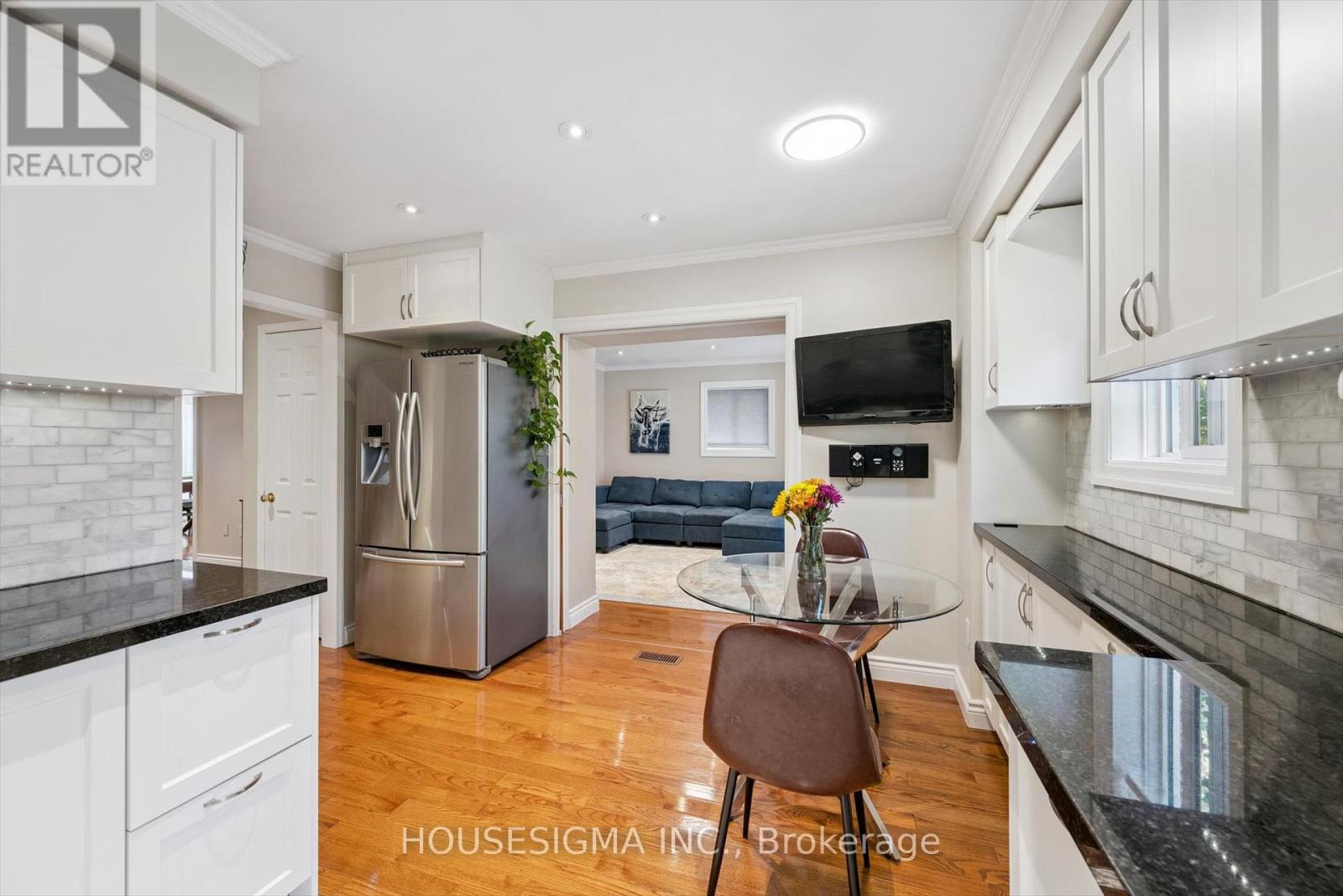 1197 Old Oak Drive, Oakville, Ontario  L6M 3K6 - Photo 11 - W12764136