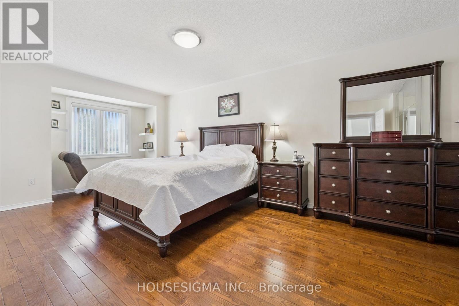 1197 Old Oak Drive, Oakville, Ontario  L6M 3K6 - Photo 13 - W12764136