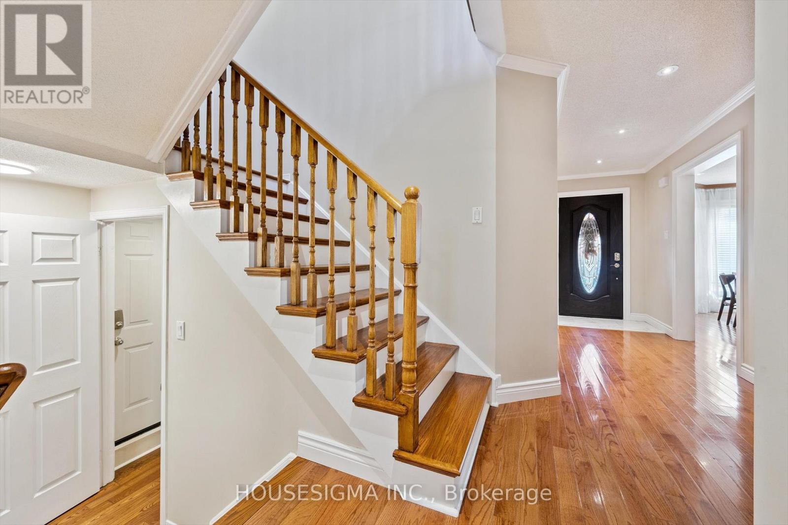 1197 Old Oak Drive, Oakville, Ontario  L6M 3K6 - Photo 4 - W12764136