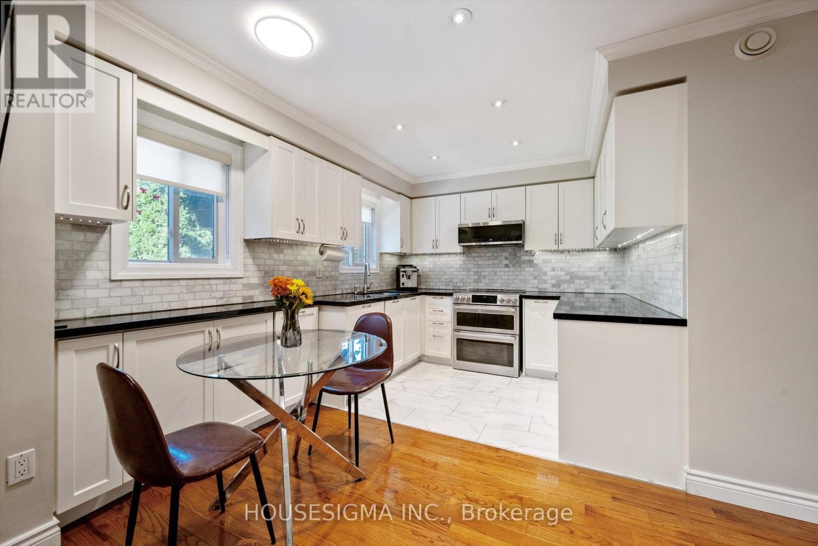 1197 Old Oak Drive, Oakville, Ontario  L6M 3K6 - Photo 9 - W12764136