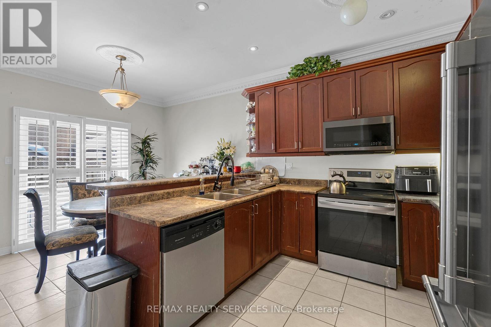 43 Masters Green Crescent, Brampton, Ontario  L7A 3K6 - Photo 10 - W12764160