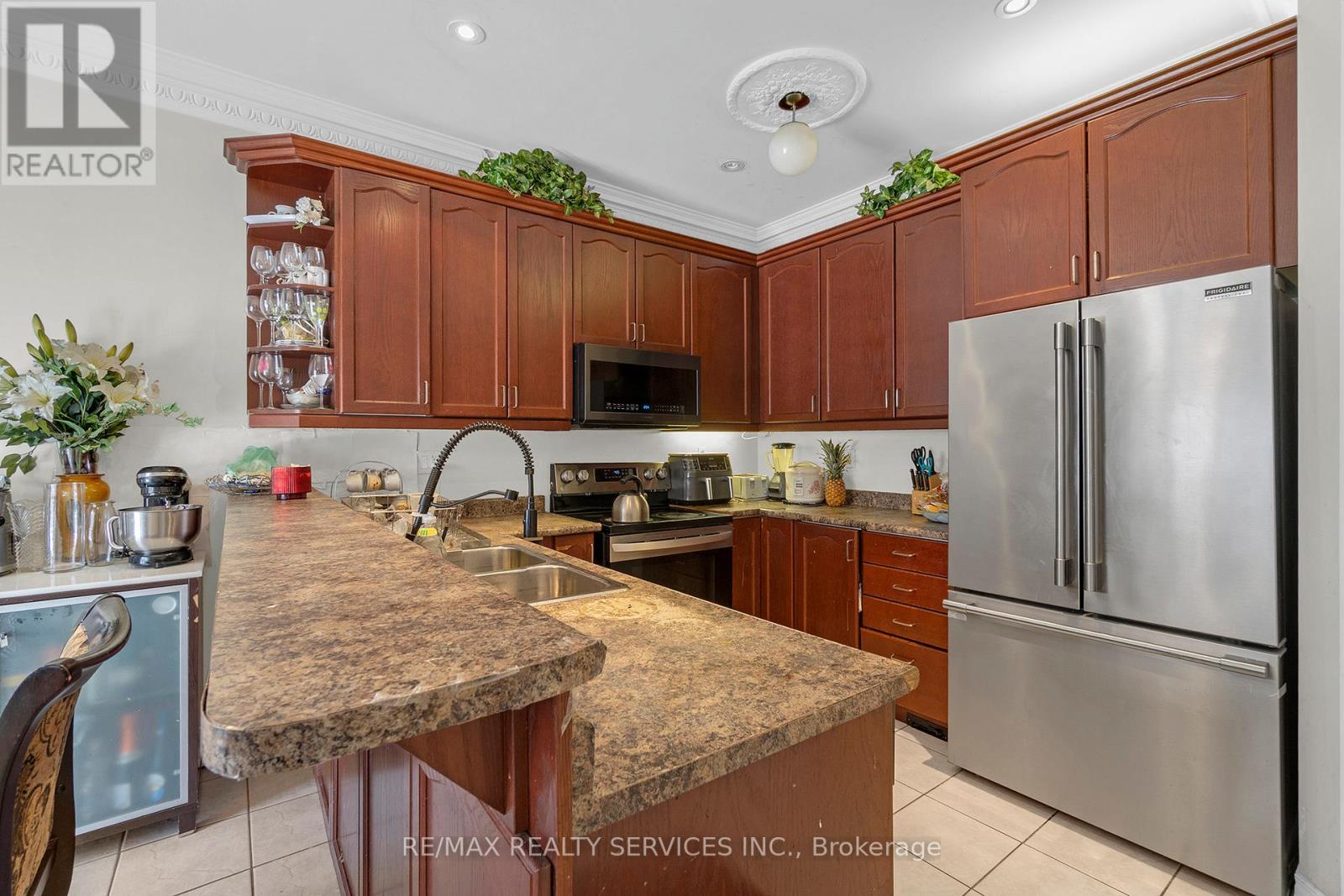 43 Masters Green Crescent, Brampton, Ontario  L7A 3K6 - Photo 14 - W12764160