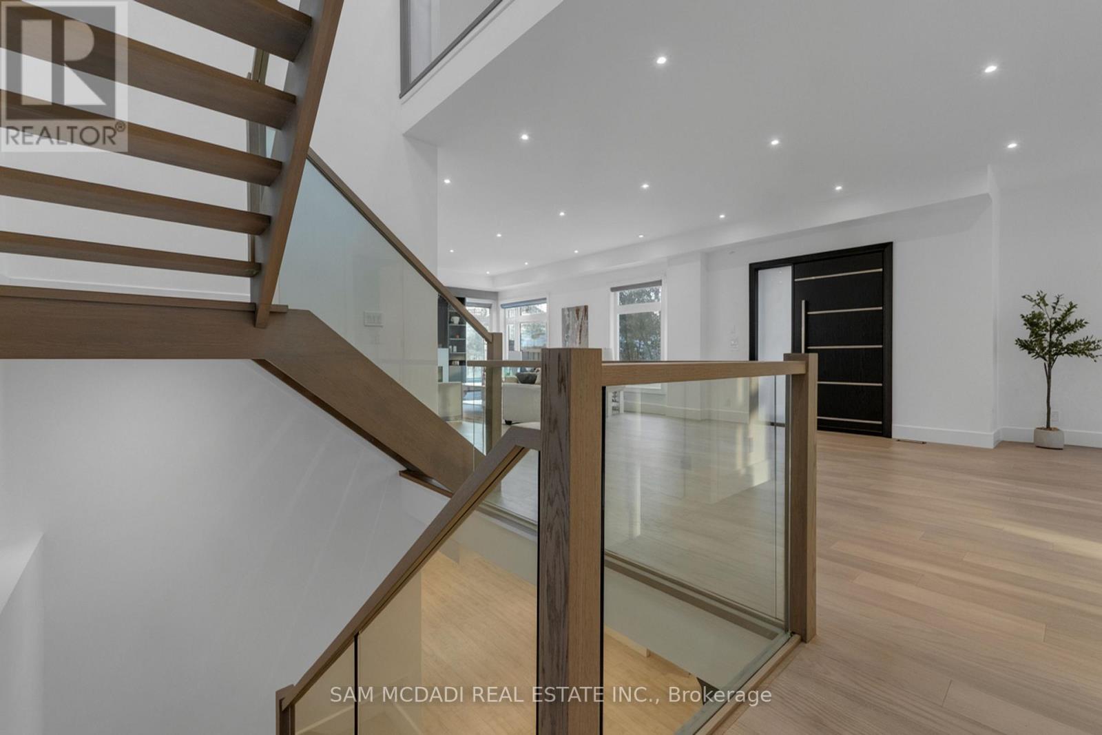 1050 Edgeleigh Avenue, Mississauga, Ontario  L5E 2G1 - Photo 10 - W12764166