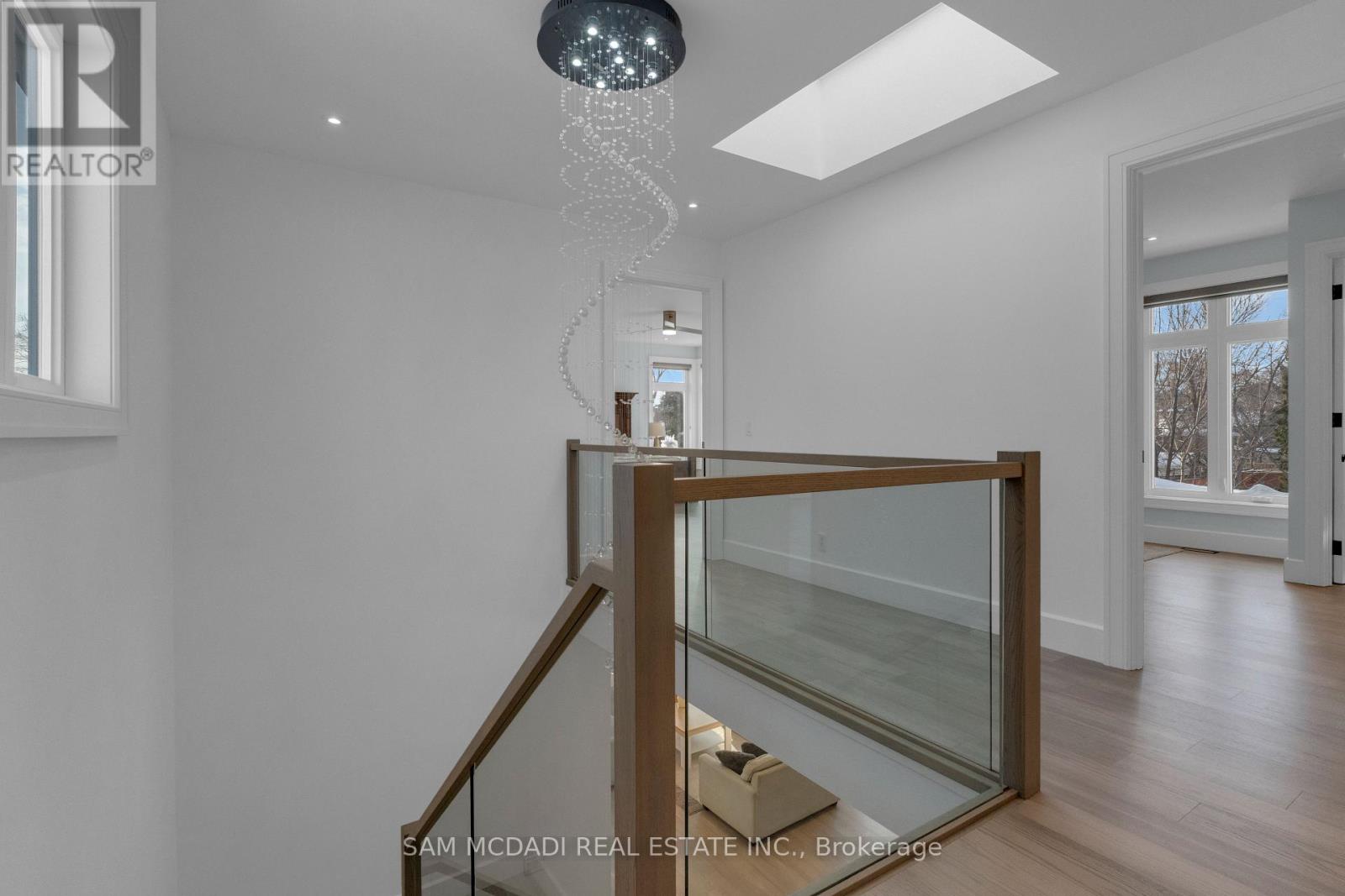 1050 Edgeleigh Avenue, Mississauga, Ontario  L5E 2G1 - Photo 11 - W12764166