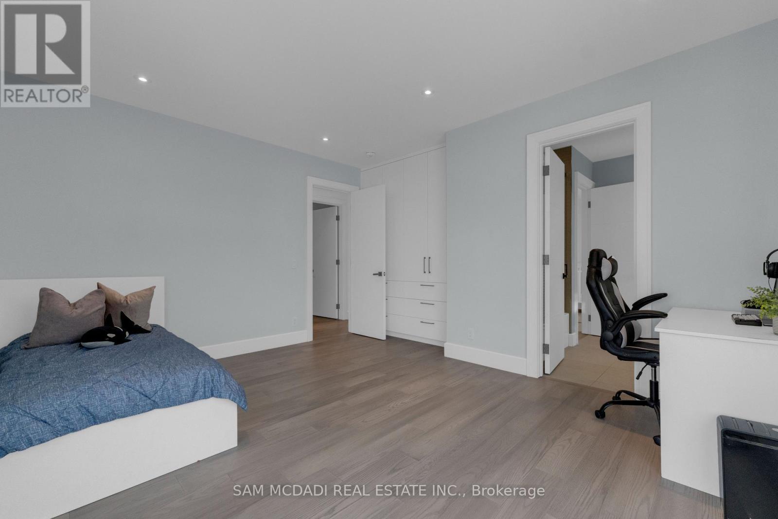 1050 Edgeleigh Avenue, Mississauga, Ontario  L5E 2G1 - Photo 15 - W12764166