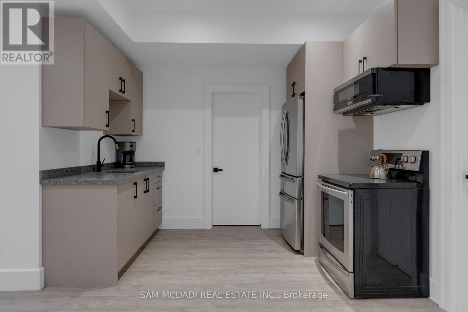 1050 Edgeleigh Avenue, Mississauga, Ontario  L5E 2G1 - Photo 30 - W12764166