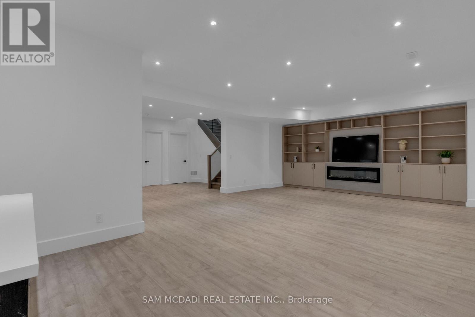 1050 Edgeleigh Avenue, Mississauga, Ontario  L5E 2G1 - Photo 31 - W12764166